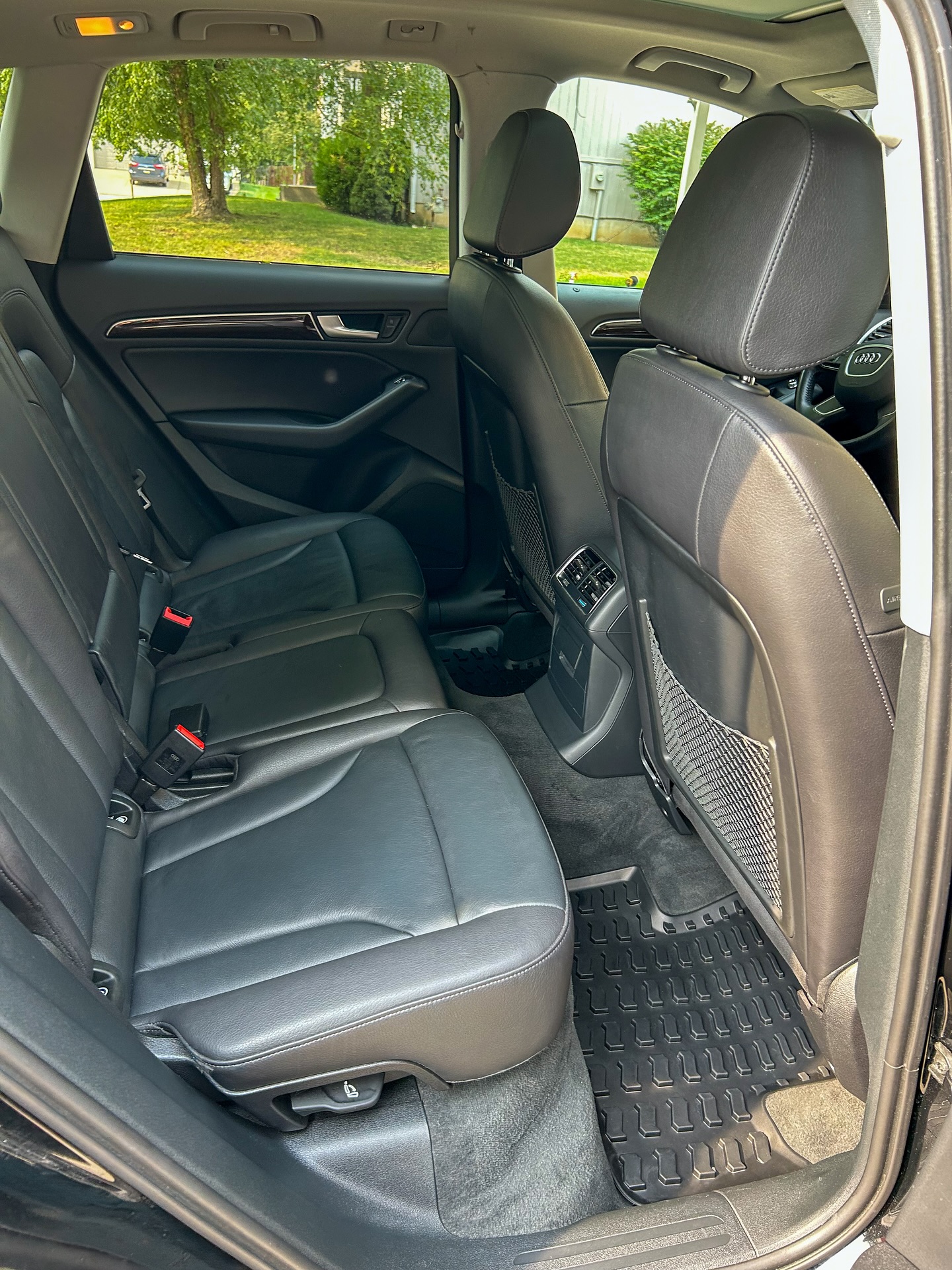 Audi Q5 rear cabin after detailing